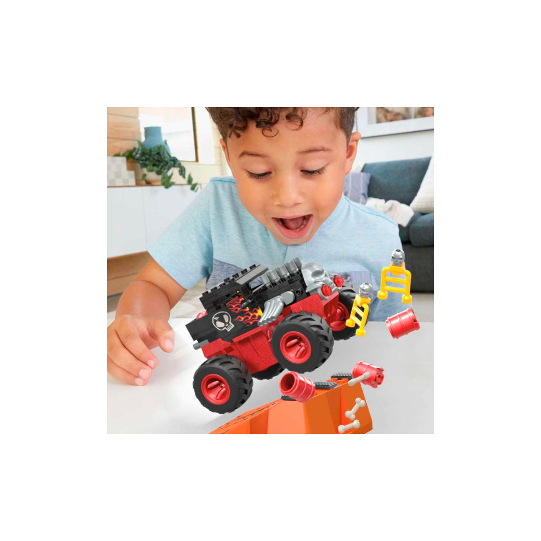 HOT WHEELS SMASH n' CRASH BONE SHAKER PLAYSET
