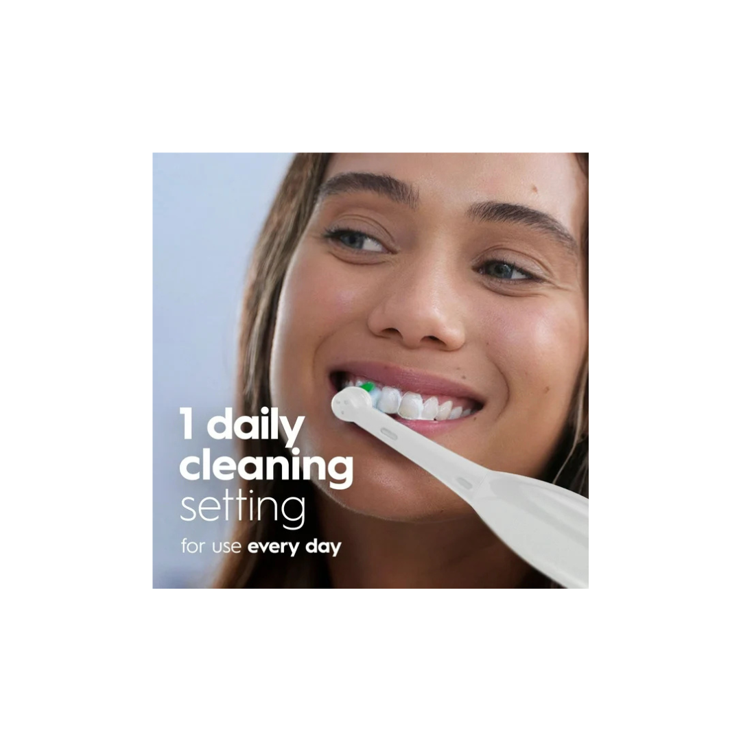 Oral B Pro Clean Battery Toothbrush, Deep Clean - White, 1 Toothbrush, 1 Brush Head, Built-in Timer and batteries included