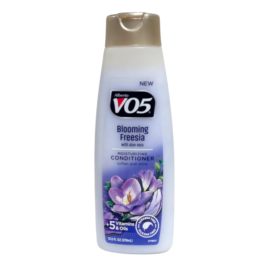 VO5 BLOOMING FREESIA CONITIONER WITH ALOE VERA SOFTENS & SHINES + 5 VITAMINS & OILS